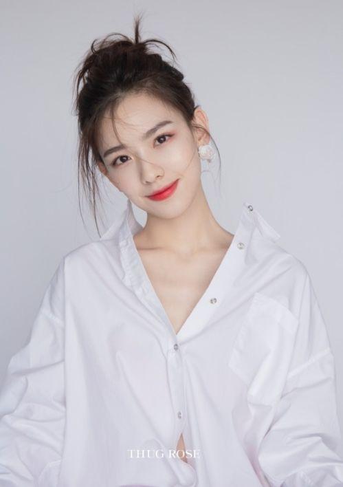 网红孙尚雅娴,网红界的璀璨新星，魅力四射的时尚达人