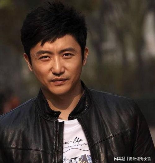 演员涂松岩,从舞台到荧幕，演绎人生百态的演技派演员